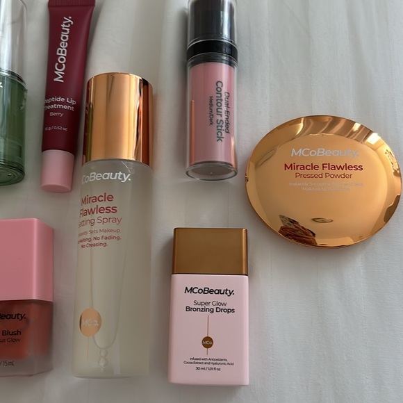 MCo Beauty Bundle makeup set - Picture 3 of 5